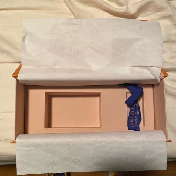 Louis Vuitton Cologne Box - Picture 7 of 7